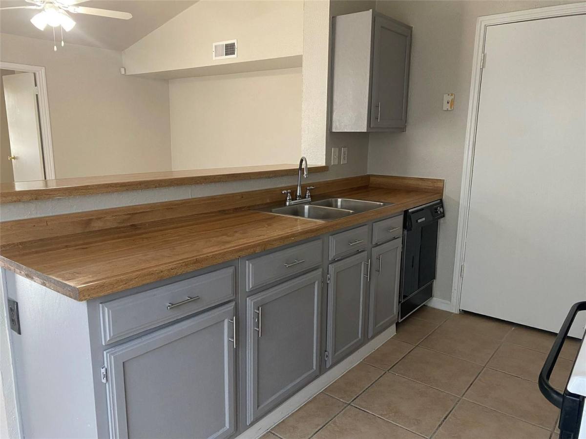 Apartment for rent at 2423 2425 Limestone Dr, Arlington, TX 76014