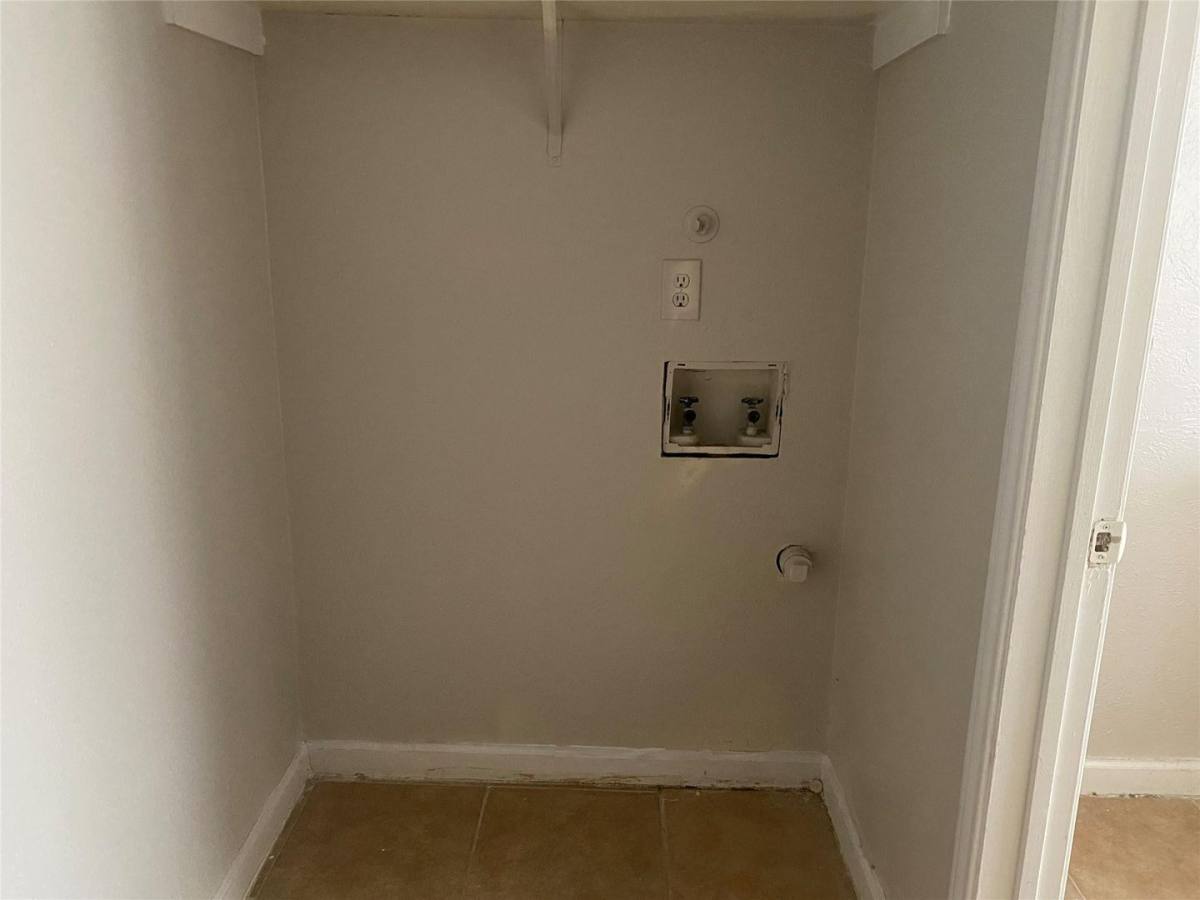 Apartment for rent at 2423 2425 Limestone Dr, Arlington, TX 76014