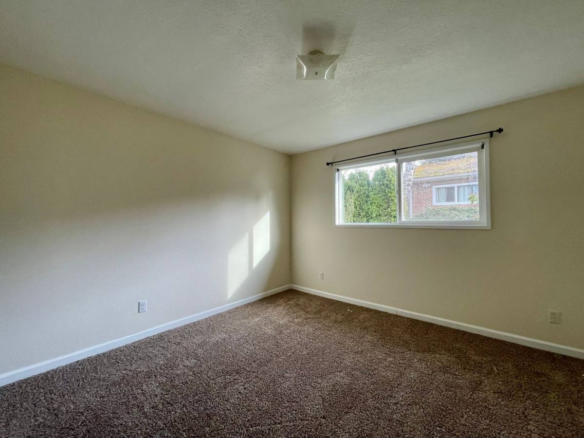 Apartment for rent at 882 NW Florence, Gresham, OR 97030