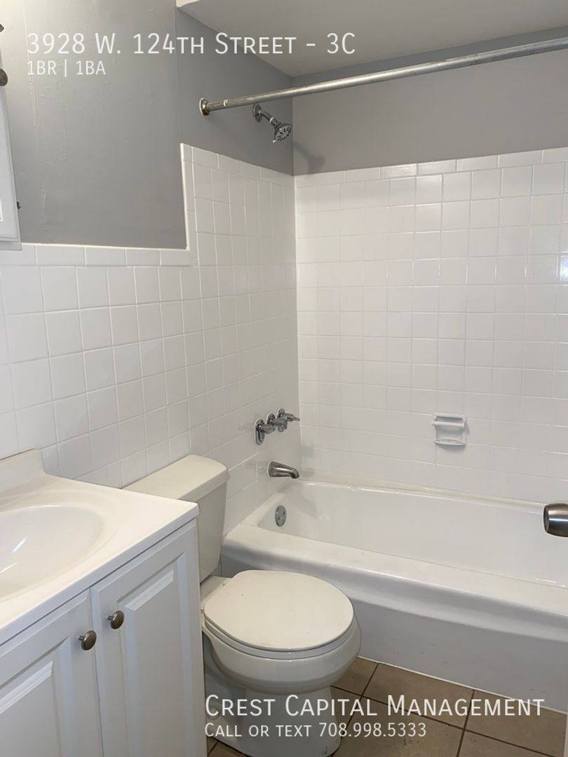 Apartment for rent at 3928-34 W 124th St, Alsip, IL 60803