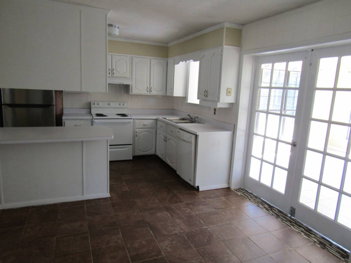 House for rent at 608 Palmetto St, Hinesville, GA 31313