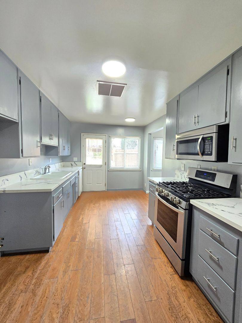 Apartment for rent at 45114 16th St W, Lancaster, CA 93534