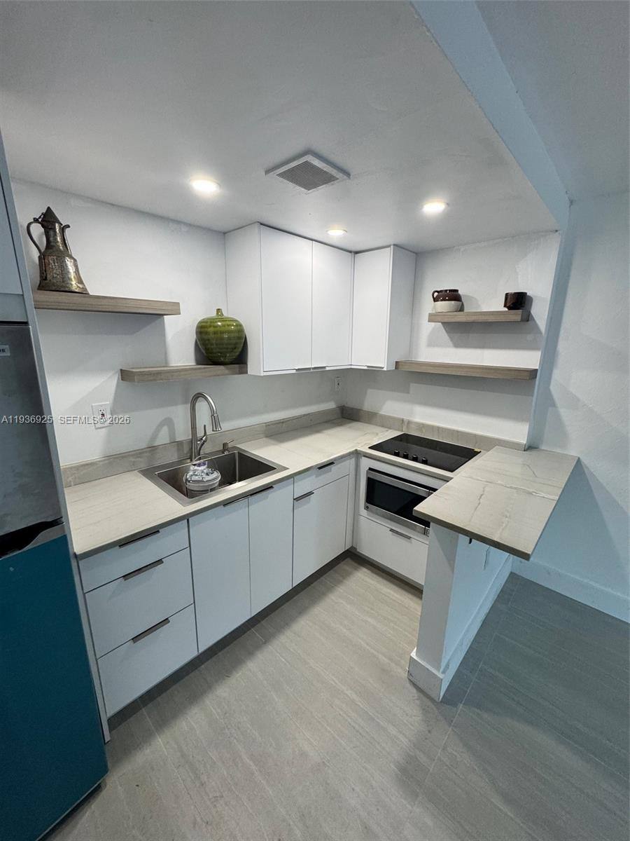 Apartment for rent at 6920 SW 82nd Court #2, Miami, FL 33143
