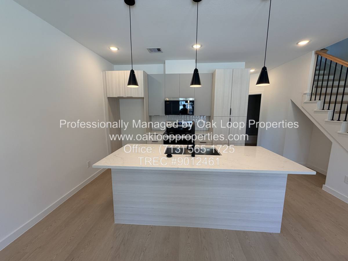 Townhouse for rent at 1031 N Lane #B, Houston, TX 77088
