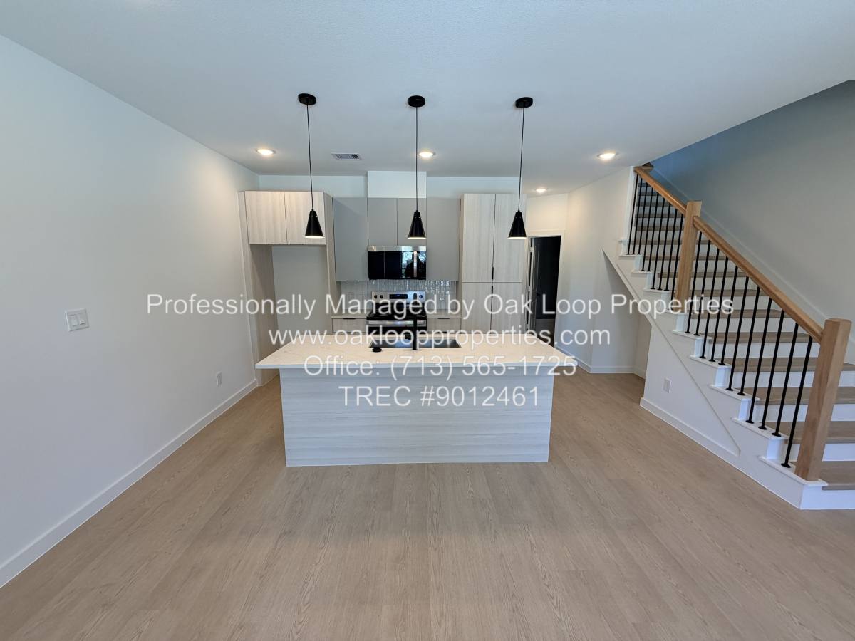 Townhouse for rent at 1031 N Lane #B, Houston, TX 77088