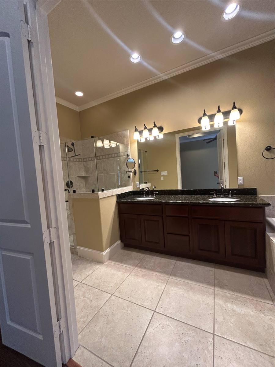 Apartment for rent at 6353 Richmond Ave #118, Houston, TX 77057