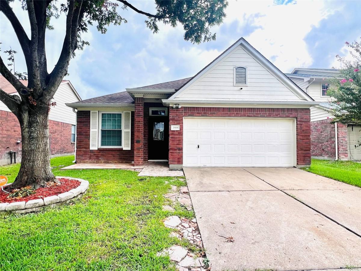 Apartment for rent at 2919 Amber Cliff Dr, Katy, TX 77449