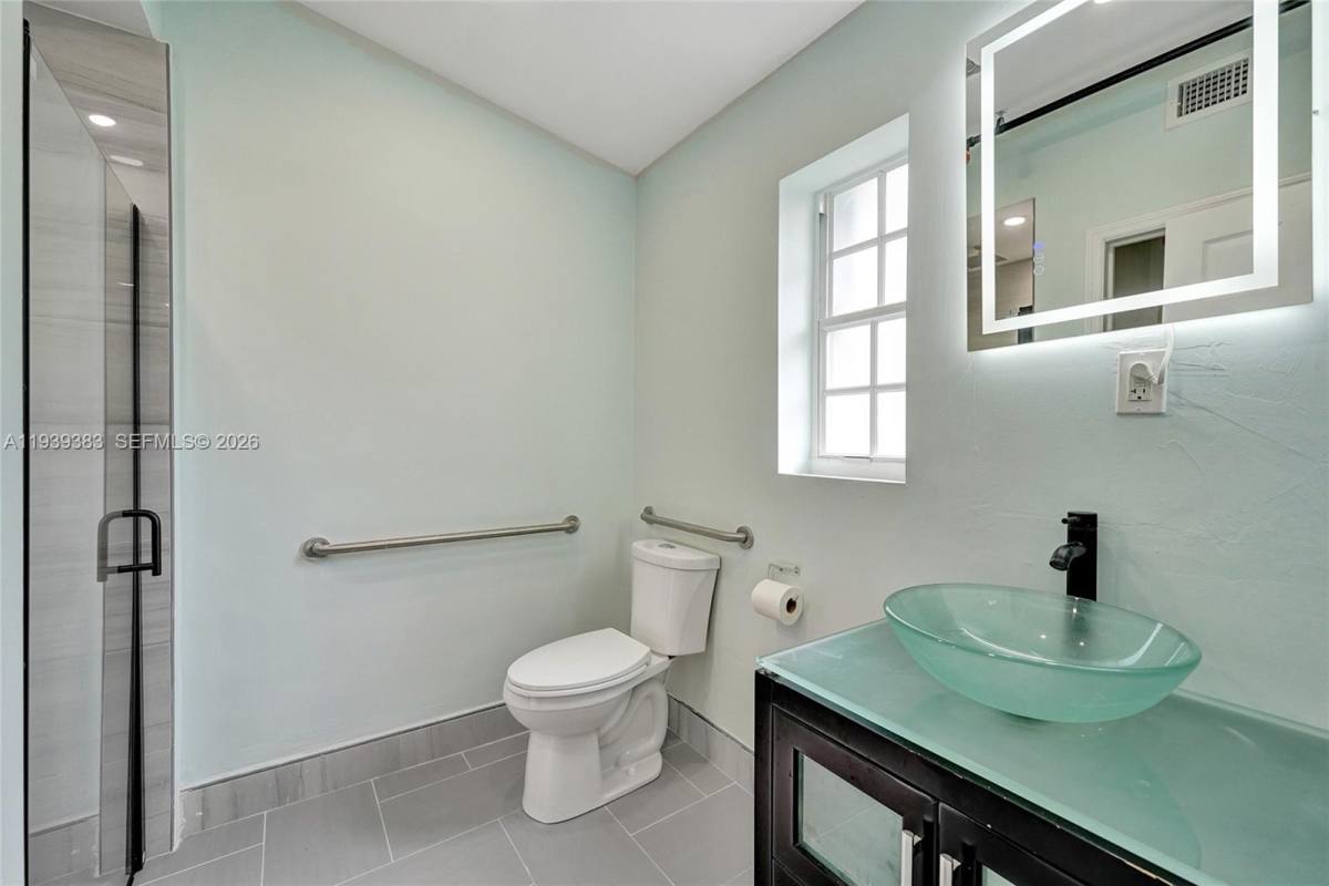 Apartment for rent at 1085 NE 126th St #2, Miami, FL 33161