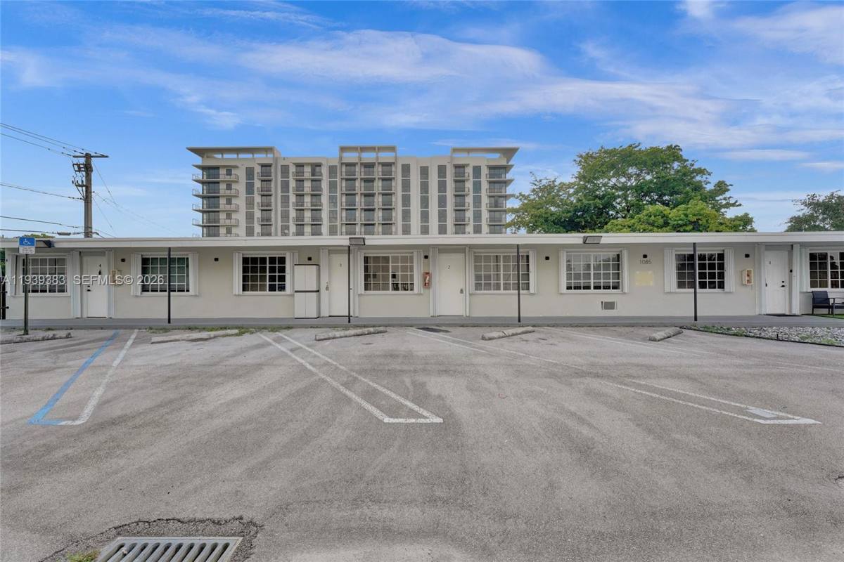 Apartment for rent at 1085 NE 126th St #2, Miami, FL 33161
