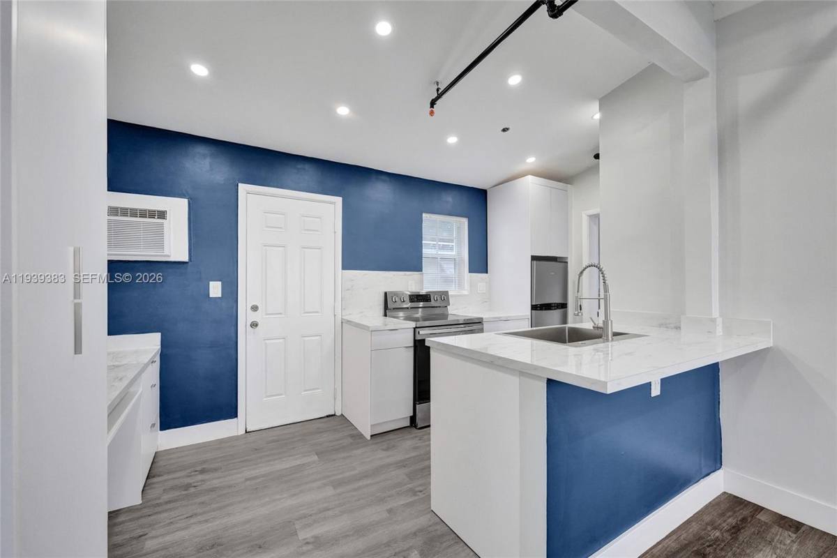 Apartment for rent at 1085 NE 126th St #2, Miami, FL 33161