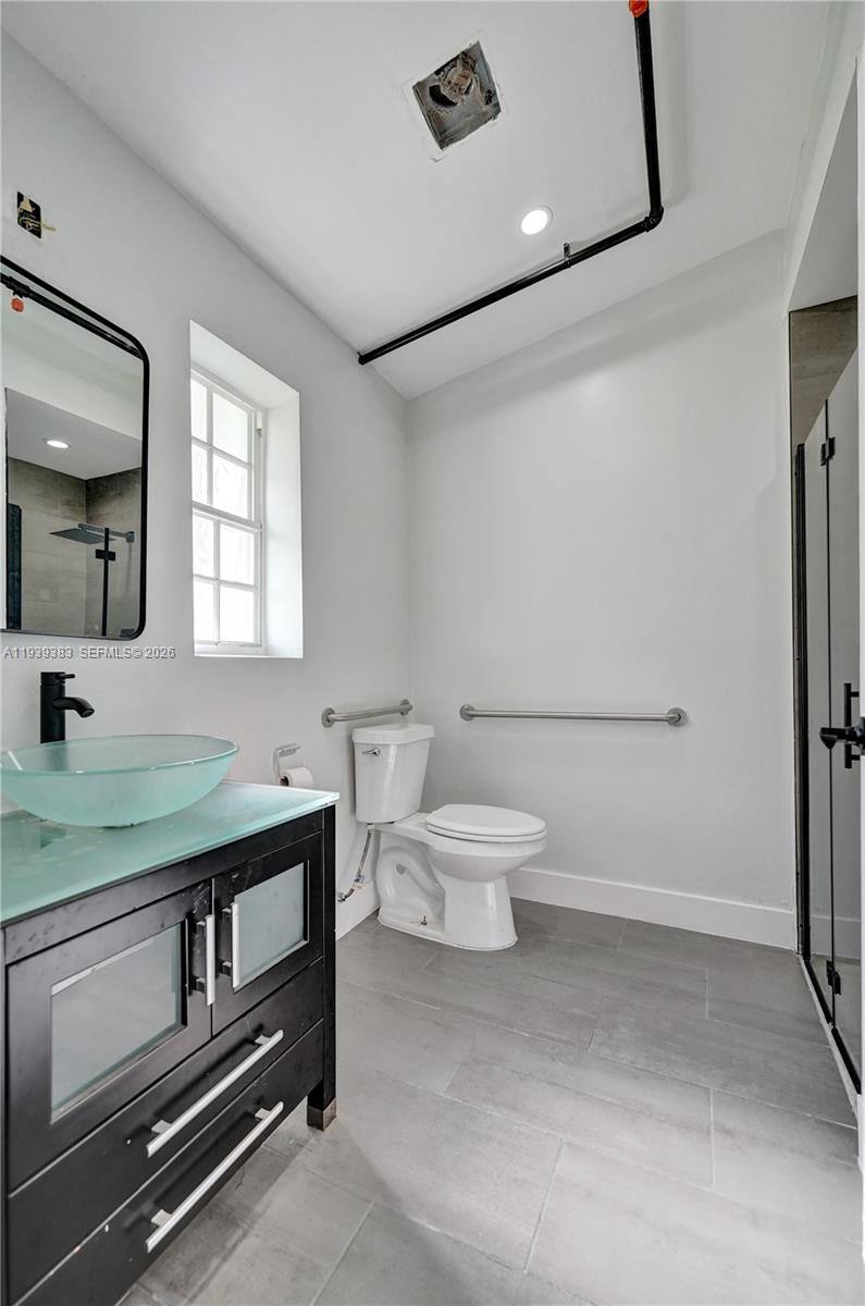Apartment for rent at 1085 NE 126th St #2, Miami, FL 33161