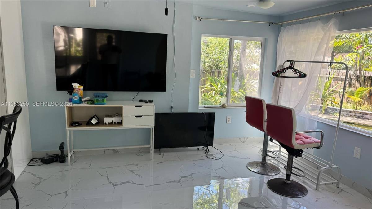 Apartment for rent at 1633 McKinley St, Hollywood, FL 33020