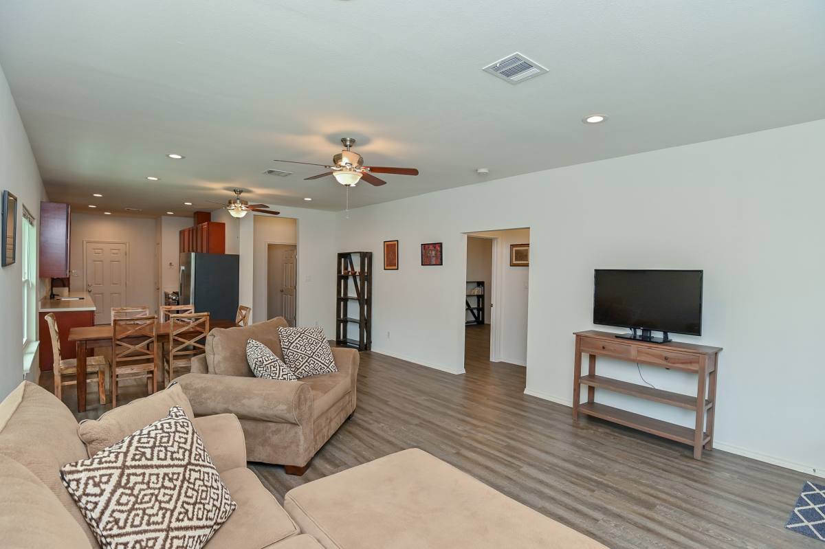Apartment for rent at 1110 Louise St, Houston, TX 77009