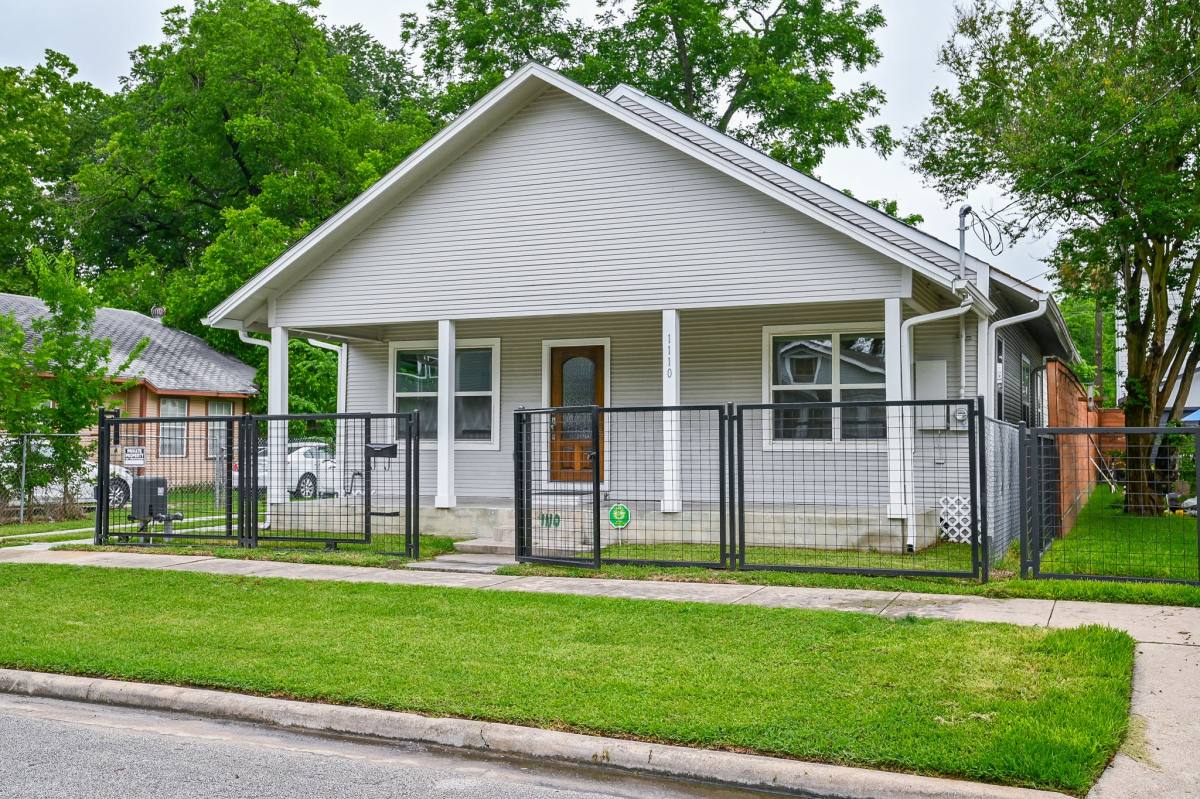 Apartment for rent at 1110 Louise St, Houston, TX 77009