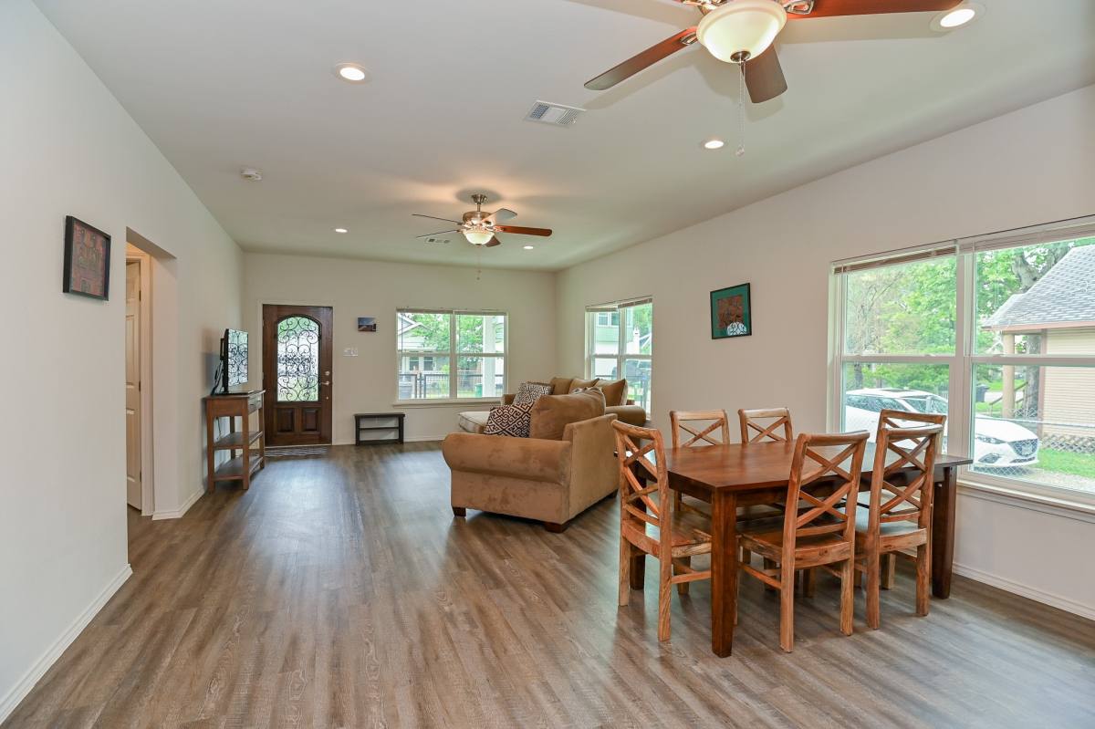 Apartment for rent at 1110 Louise St, Houston, TX 77009