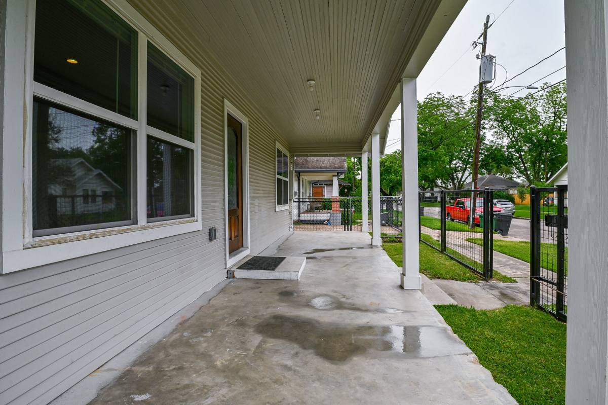 Apartment for rent at 1110 Louise St, Houston, TX 77009