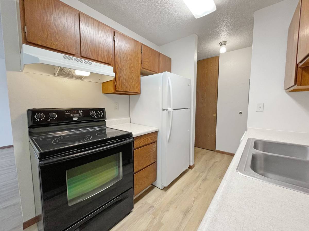 Apartment for rent at 3100-3122 14th St SW, Minot, ND 58701