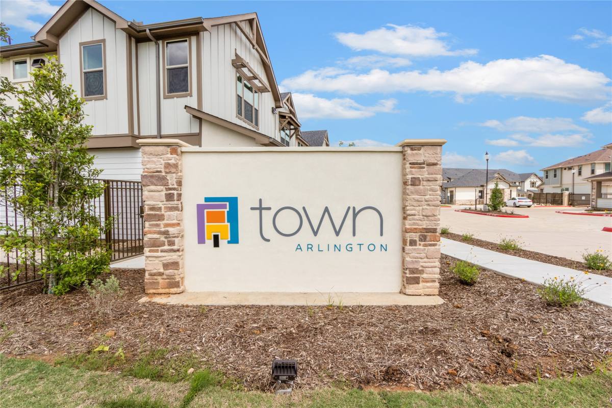 Townhouse for rent at 5900-83 Highway 287 Frontage Rd, Arlington, TX 76017