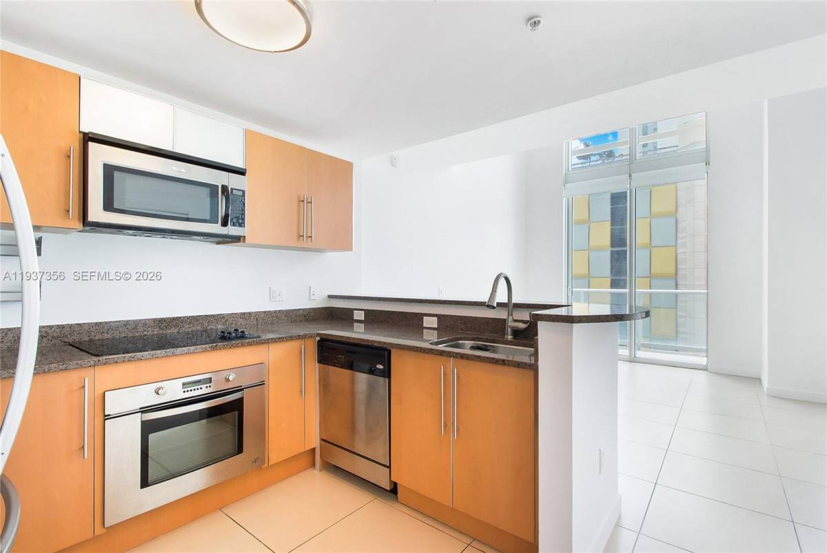 Apartment for rent at 300 S Biscayne Blvd #300L428, Miami, FL 33131