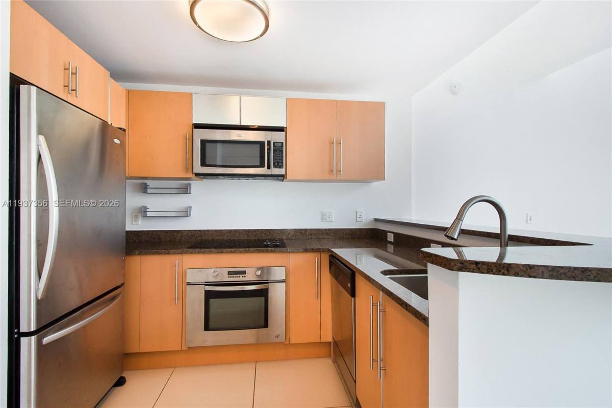 Apartment for rent at 300 S Biscayne Blvd #300L428, Miami, FL 33131