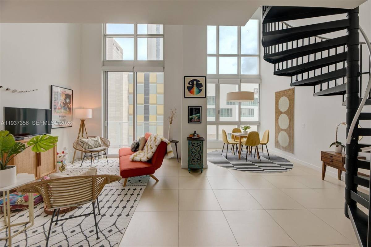 Apartment for rent at 300 S Biscayne Blvd #300L428, Miami, FL 33131