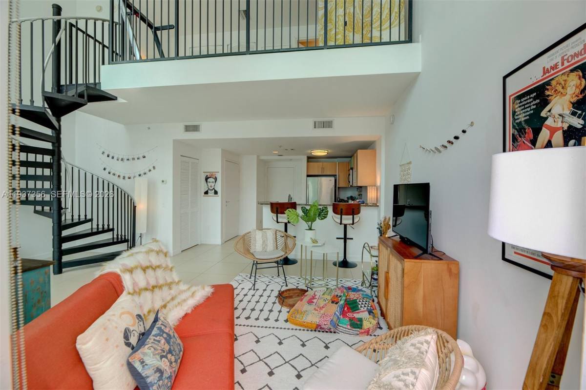 Apartment for rent at 300 S Biscayne Blvd #300L428, Miami, FL 33131