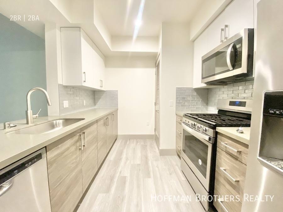 Apartment for rent at 4849 Oakwood Ave #401, Los Angeles, CA 90004