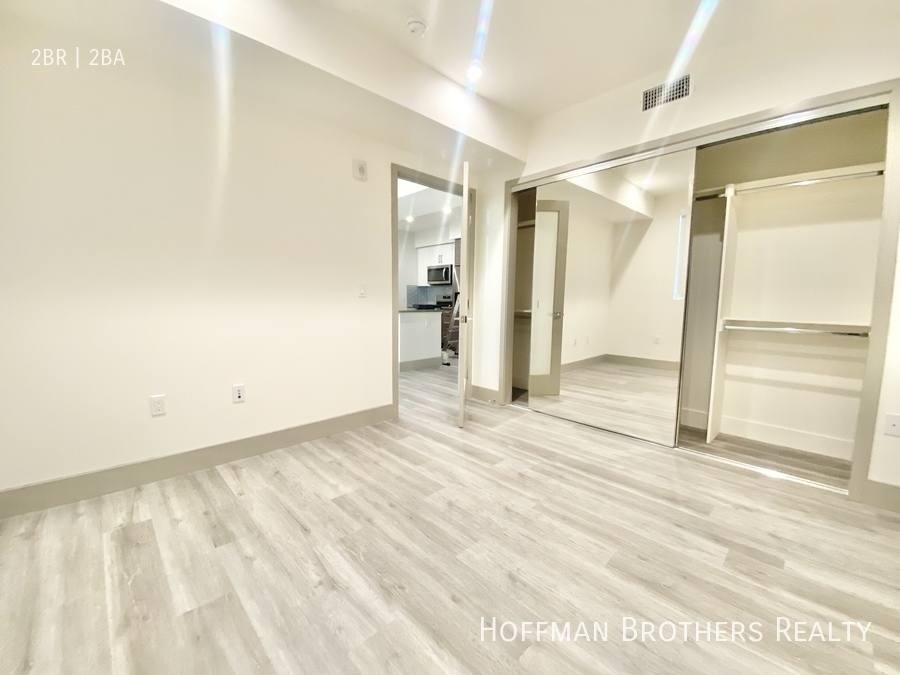 Apartment for rent at 4849 Oakwood Ave #401, Los Angeles, CA 90004