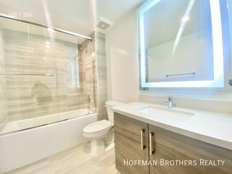 Apartment for rent at 4849 Oakwood Ave #401, Los Angeles, CA 90004