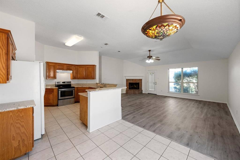 Apartment for rent at 8008 Peregrine Trail, Arlington, TX 76001
