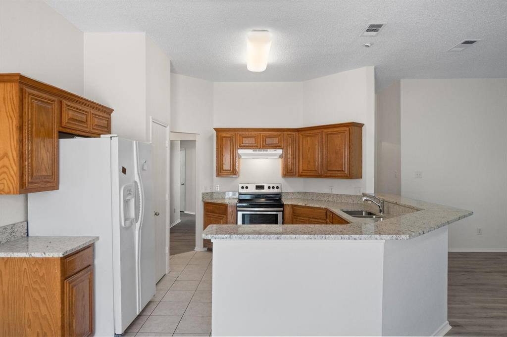 Apartment for rent at 8008 Peregrine Trail, Arlington, TX 76001