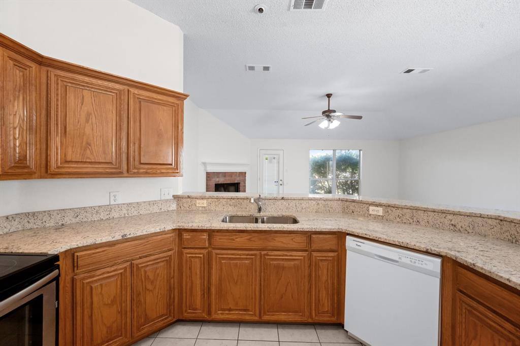 Apartment for rent at 8008 Peregrine Trail, Arlington, TX 76001