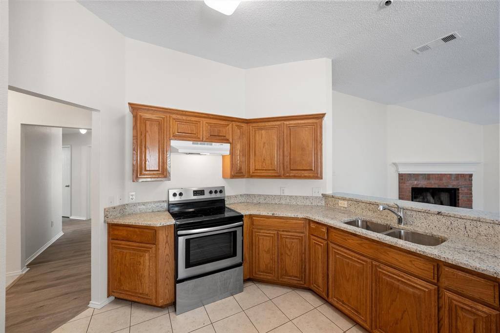 Apartment for rent at 8008 Peregrine Trail, Arlington, TX 76001