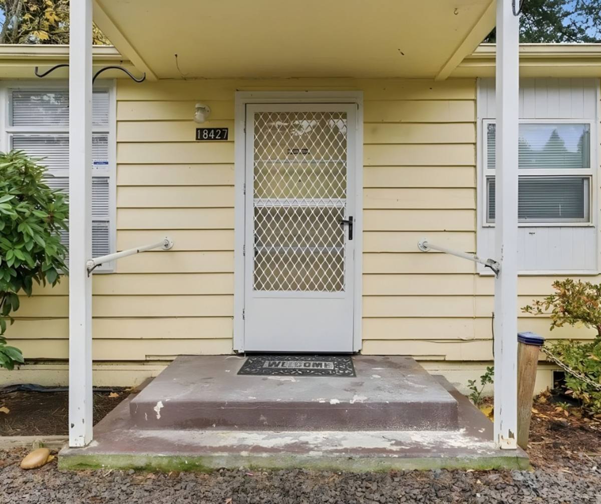 Apartment for rent at 18427-18429 SE Yamhill St, Portland, OR 97233