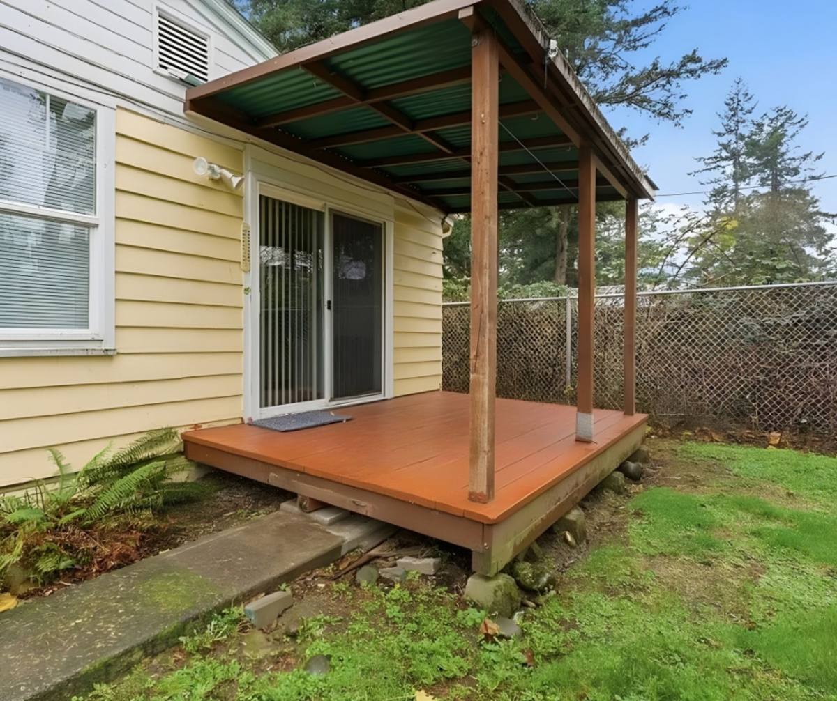 Apartment for rent at 18427-18429 SE Yamhill St, Portland, OR 97233