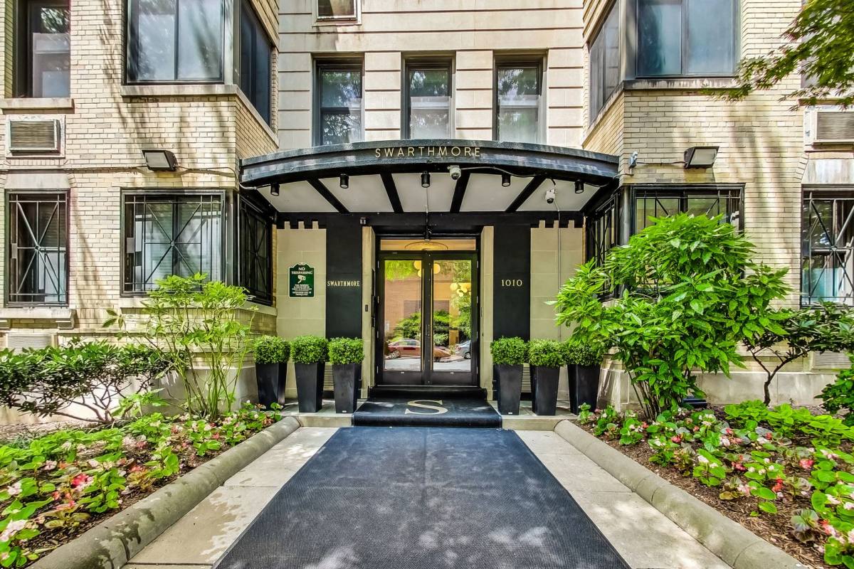 Condo for rent at 1010 25th St NW, Washington, DC 20037