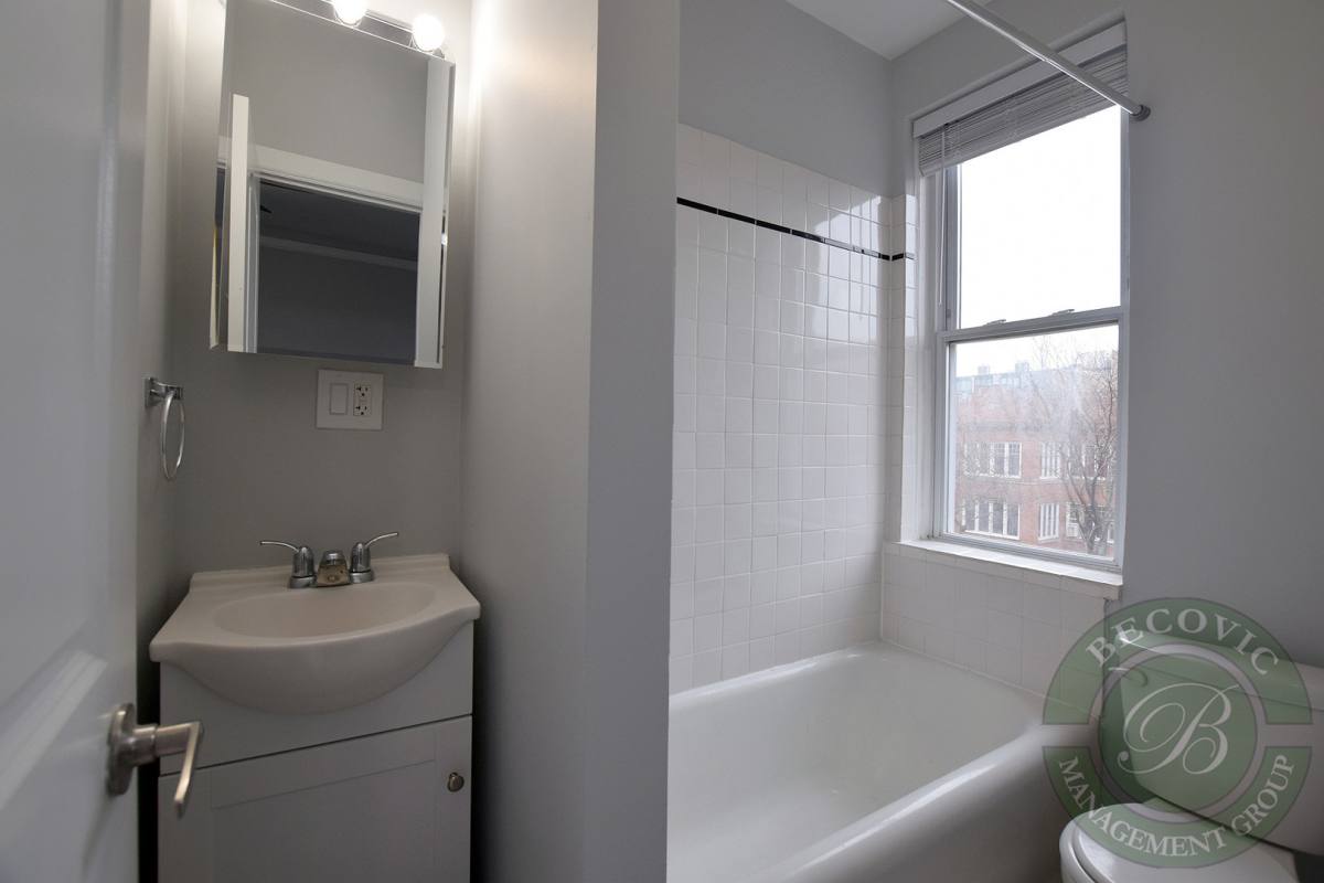 Apartment for rent at 5860 N Kenmore Ave, Chicago, IL 60660