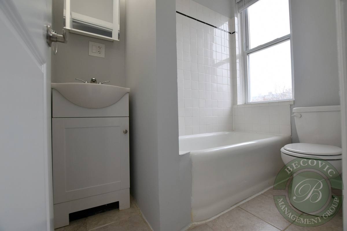 Apartment for rent at 5860 N Kenmore Ave, Chicago, IL 60660