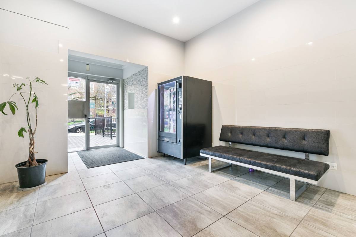Apartment for rent at 5860 N Kenmore Ave, Chicago, IL 60660