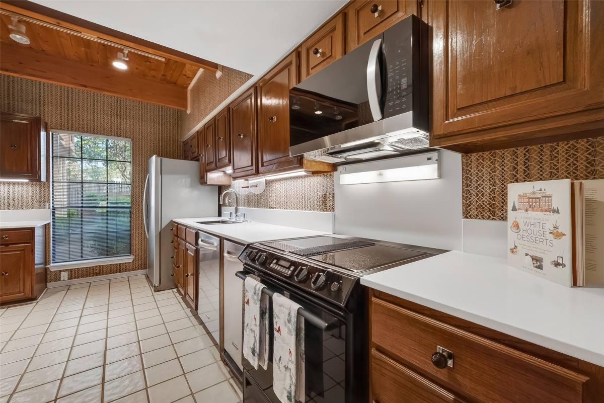 Apartment for rent at 5338 Brownway St #5338B19, Houston, TX 77056