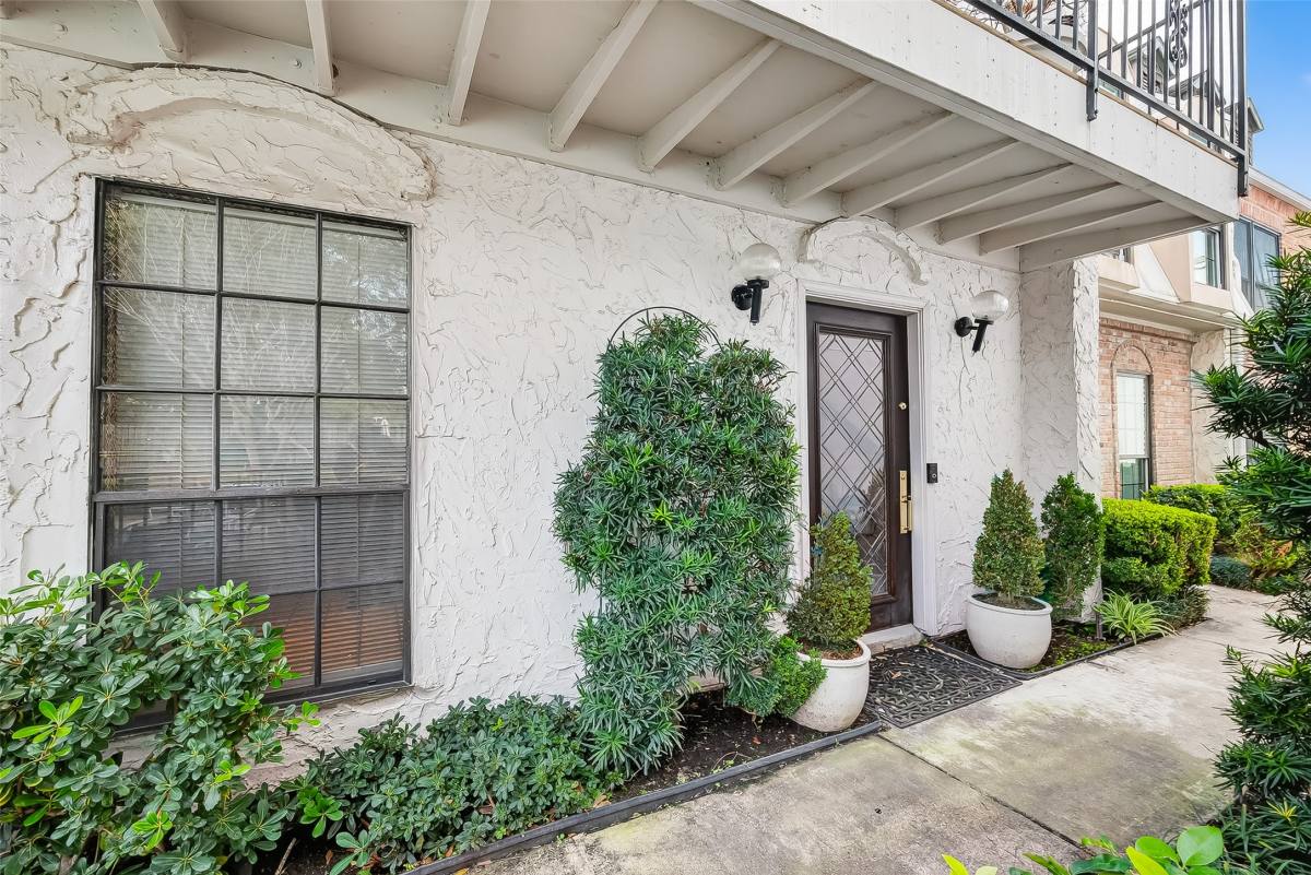 Apartment for rent at 5338 Brownway St #5338B19, Houston, TX 77056