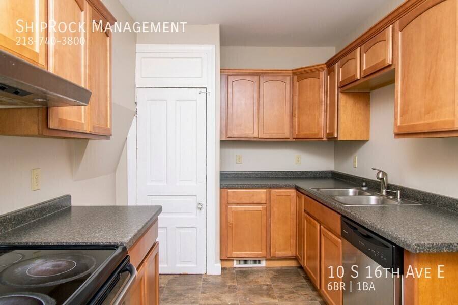 Townhouse for rent at 10 S 16th Ave E, Duluth, MN 55803