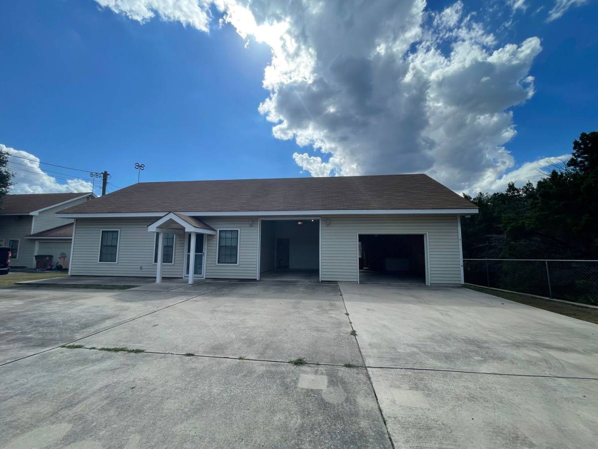 House for rent at 1375 Canyon Trace, Canyon Lake, TX 78133
