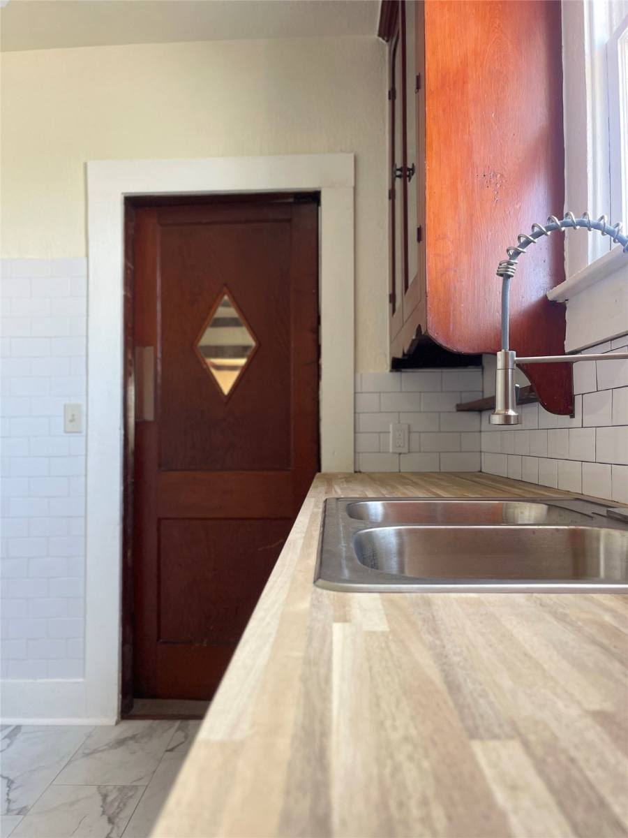 Apartment for rent at 1402 Winnie St #3, Galveston, TX 77550