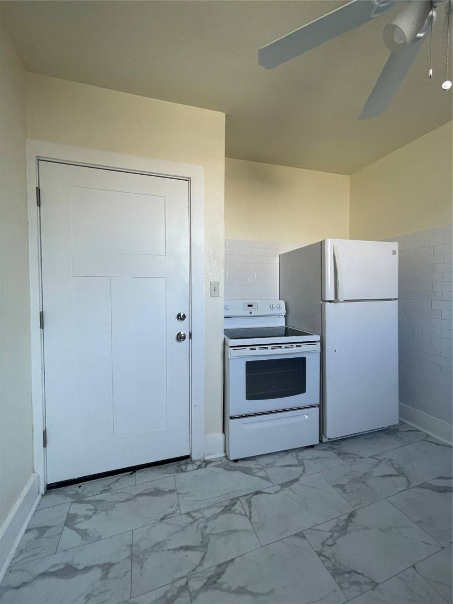 Apartment for rent at 1402 Winnie St #3, Galveston, TX 77550