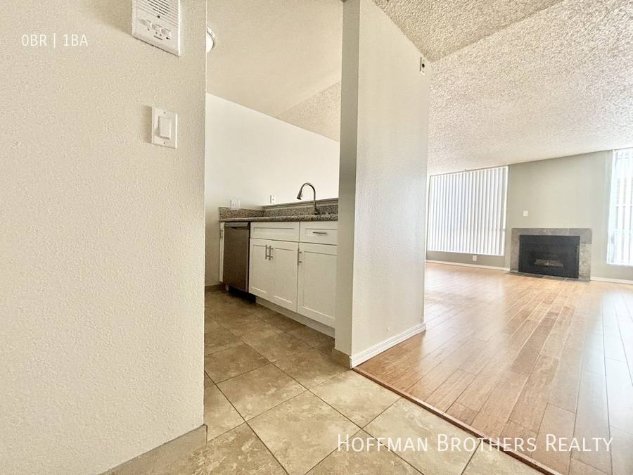 Apartment for rent at 1225 N Cherokee Ave #108, Los Angeles, CA 90038