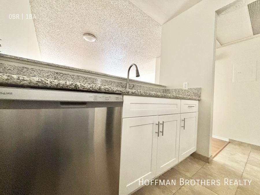 Apartment for rent at 1225 N Cherokee Ave #108, Los Angeles, CA 90038