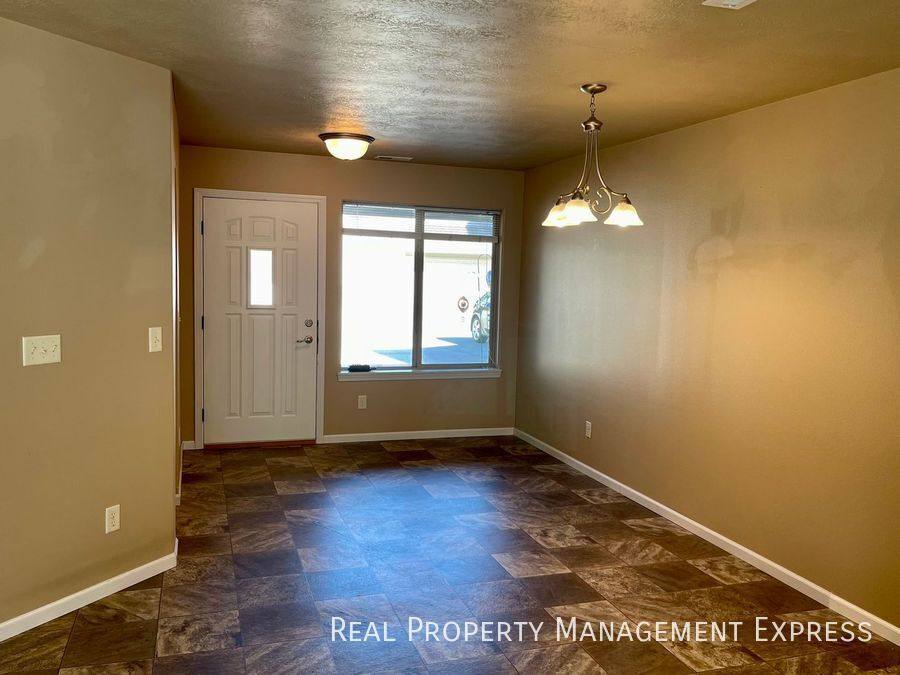 Townhouse for rent at 1009 Legendary Dr #B, Harrisburg, SD 57032