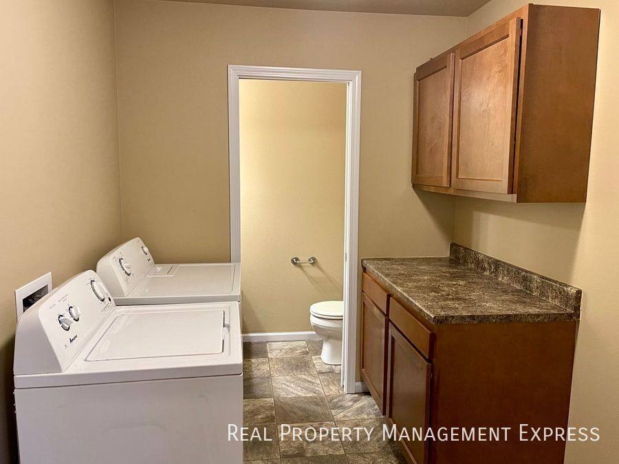 Townhouse for rent at 1009 Legendary Dr #B, Harrisburg, SD 57032