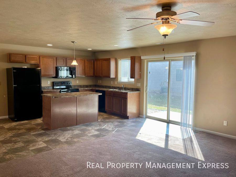 Townhouse for rent at 1009 Legendary Dr #B, Harrisburg, SD 57032
